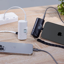 將圖片載入圖庫檢視器 GRAVITY F5L Lightning LED 顯示口袋型行動電源 搭配 OMNIA X6i 66W USB-C 三孔迷你快速電源供應器
