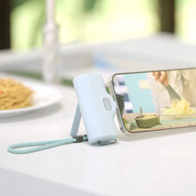 將圖片載入圖庫檢視器 GRAVITY F5L Lightning LED 顯示口袋型行動電源 搭配 OMNIA X6i 66W USB-C 三孔迷你快速電源供應器