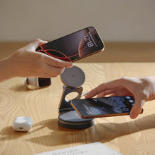 將圖片載入圖庫檢視器 Mag 360 Qi2 雙15W三合一旅行磁吸無線充電座 搭配 OMNIA X6i - PD / QC 66W 三孔迷你快充器