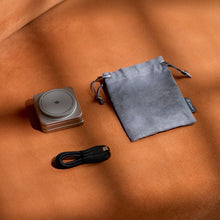 將圖片載入圖庫檢視器 Mag 3 Ultra Qi2 25W 折疊式三合一無線充電座 搭配 L65 GaN 65W USB-C 伸縮線快速電源供應器 英規(灰色)