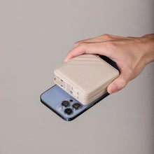 將圖片載入圖庫檢視器 GRAVITY X5 USB-C & Lightning 五合一萬用磁吸行動電源