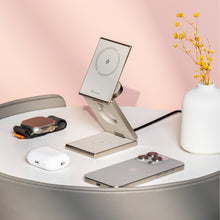 將圖片載入圖庫檢視器 Mag Z 折疊式三合一旅行磁吸無線充電座