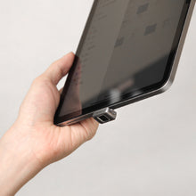 將圖片載入圖庫檢視器 iKlips S USB-C 超微型指紋加密SSD 256GB 灰 (10入組)