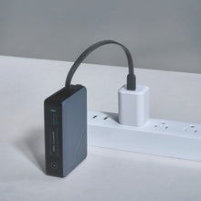 將圖片載入圖庫檢視器 GRAVITY 30W 自帶線快充行動電源 搭配 EVE II 飛機用藍牙音訊收發器