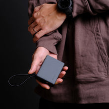 將圖片載入圖庫檢視器 GRAVITY 30W 自帶線快充行動電源 搭配 EVE II 飛機用藍牙音訊收發器