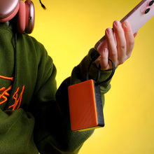 將圖片載入圖庫檢視器 GRAVITY 30W 自帶線快充行動電源 搭配 EVE II 飛機用藍牙音訊收發器