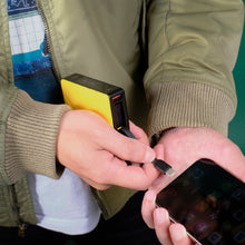 將圖片載入圖庫檢視器 GRAVITY 30W 自帶線快充行動電源 搭配 EVE II 飛機用藍牙音訊收發器