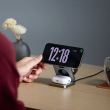 將圖片載入圖庫檢視器 Mag 3 Pro Qi2 15W磁吸三用無線充電座 搭配 OMNIA P3 USB-C 33W迷你快充電源供應器