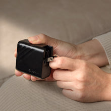 將圖片載入圖庫檢視器 P67 GaN 67W 三孔快速電源供應器 + MP200 USB-C 對 USB-C 240W 磁吸充電線