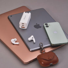 將圖片載入圖庫檢視器 OMNIA X6i - PD / QC 66W 三孔迷你快充器 + PeAk II USB-C to Lightning Cable 金屬編織傳輸線