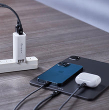 將圖片載入圖庫檢視器 OMNIA X6i - PD / QC 66W 三孔迷你快充器 + PeAk II USB-C to Lightning Cable 金屬編織傳輸線