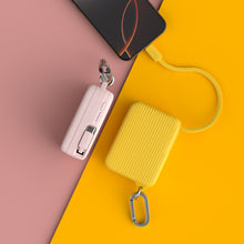 將圖片載入圖庫檢視器 【iPhone 18 必備組合】VIONTA T1S 自帶線固態式行動電源 搭配 P67 GaN 67W 三孔快速充電器