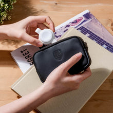 將圖片載入圖庫檢視器 OMNIA A1+ Apple Watch 快充版磁吸無線充電器+OMNIA T3 六合一充電器 附萬國轉接頭