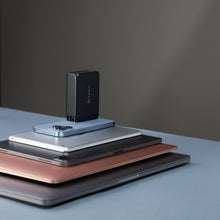 將圖片載入圖庫檢視器 OMNIA Pro 130 130W 4孔旅行萬用快速電源供應器 + PeAk II USB-C to Lightning C120B 金屬編織傳輸線