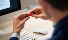 將圖片載入圖庫檢視器 iKlips C - 蘋果MFi 認證 iPhone專用 Lightning & USB−C 雙向智慧隨身碟