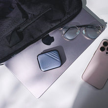 將圖片載入圖庫檢視器 [雙11 優惠] L65 GaN 65W USB-C 伸縮線快速電源供應器（灰色）+ iLinio C100 USB-C 100W 磁吸充電線
