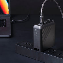 將圖片載入圖庫檢視器 【iPhone 18 必備組合】OMNIA Pro 140 140W 3孔旅行萬用急速充電器
