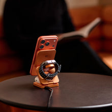 將圖片載入圖庫檢視器 Mag 3 Ultra Qi2 25W 折疊式三合一無線充電座 搭配 L65 GaN 65W USB-C 伸縮線快速電源供應器 英規（灰色）
