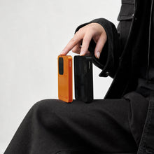 將圖片載入圖庫檢視器 VIONTA M10 磁吸無線行動電源 10000mAh 搭配 EVE II 飛機用藍牙音訊收發器
