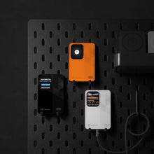 將圖片載入圖庫檢視器 VIONTA M10 磁吸無線行動電源 10000mAh 搭配 EVE II 飛機用藍牙音訊收發器

