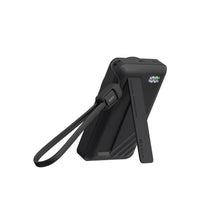將圖片載入圖庫檢視器 VIONTA D10 Qi2 固態式無線支架款行動電源 10000mAh 搭配 iLinio C100 USB-C 100W 磁吸充電線 (一組二入)
