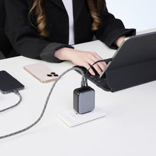將圖片載入圖庫檢視器 [雙11 優惠] L35 GaN 35W USB-C 伸縮線快速電源供應器（灰色）+ iLinio C100 USB-C 100W 磁吸充電線

