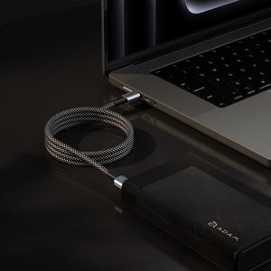 CASA MP100 USB-C 對 USB-C 240W 磁吸充電線 黑色