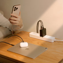 將圖片載入圖庫檢視器 【iPhone 18 必備組合】P67 GaN 67W 三孔快速充電器

