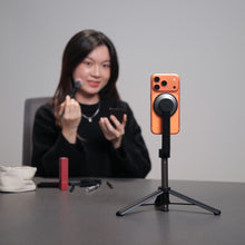 將圖片載入圖庫檢視器 SELFIE Go 口袋型藍牙腳架磁吸自拍棒（64 cm）+ VIONTA GQ1 Qi2 支架款行動電源
