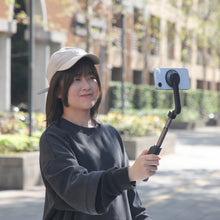 將圖片載入圖庫檢視器 SELFIE Go 口袋型藍牙腳架磁吸自拍棒（64 cm）+ VIONTA GQ1 Qi2 支架款行動電源
