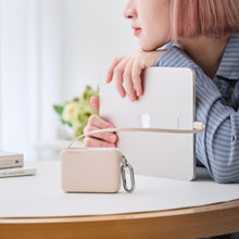 將圖片載入圖庫檢視器 【iPhone 18 必備組合】VIONTA T1S 自帶線固態式行動電源 搭配 P67 GaN 67W 三孔快速充電器
