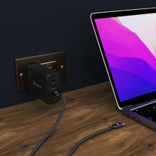 將圖片載入圖庫檢視器 OMNIA Pro 130 130W 4孔旅行萬用快速電源供應器 + PeAk II USB-C to Lightning Cable C200B 金屬編織傳輸線
